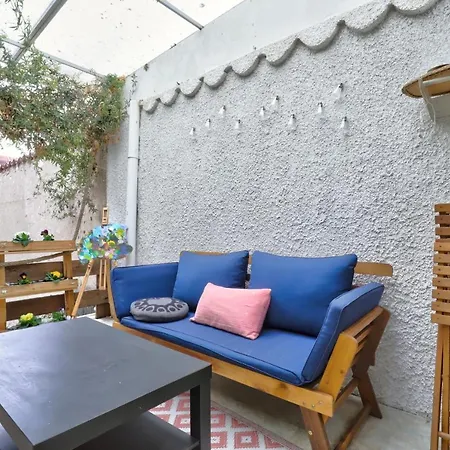 別荘 Agreable Maison De Ville, Jardin, Parking Gratuit